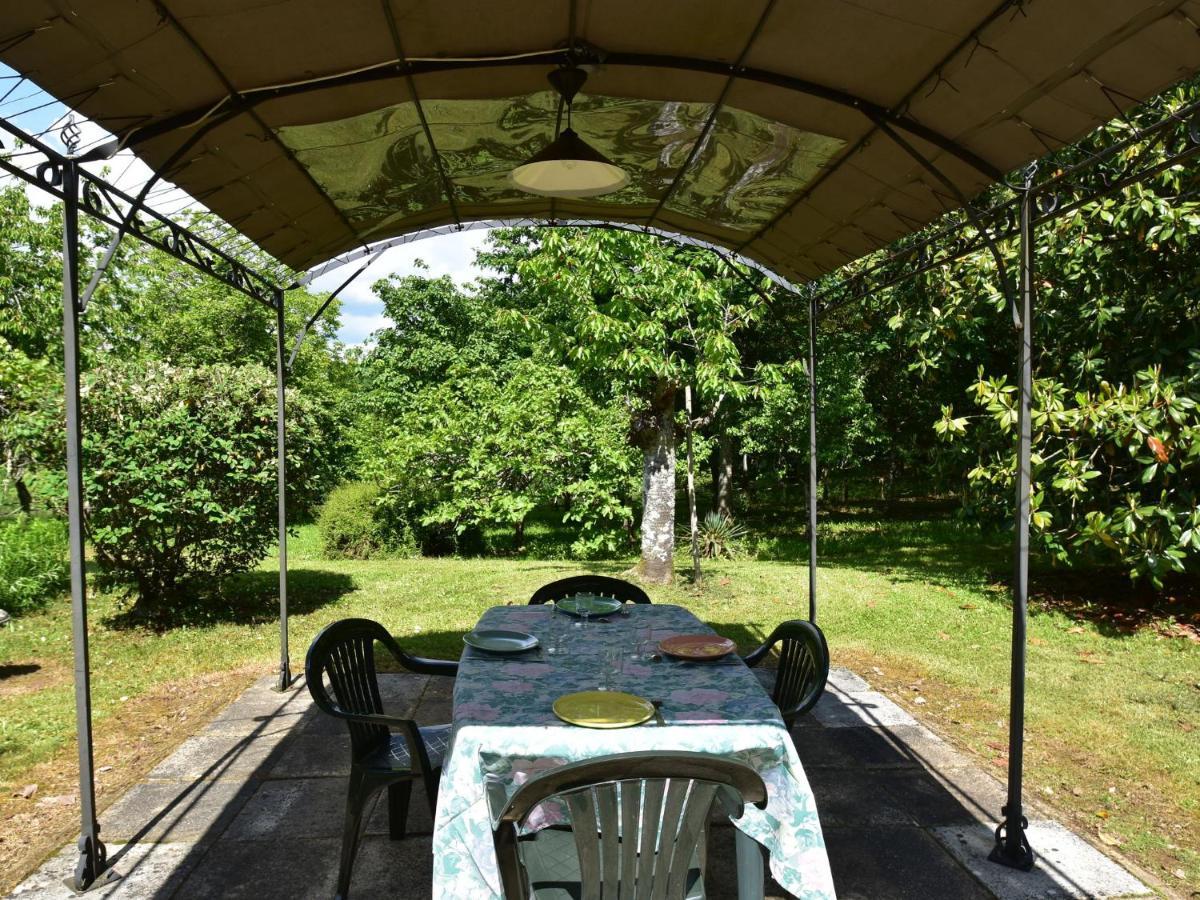 Cosy Holiday Home In Lantheuil With Garden Villefranche-du-Perigord Ngoại thất bức ảnh
