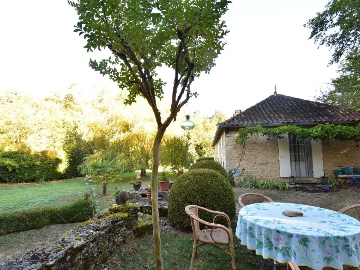 Cosy Holiday Home In Lantheuil With Garden Villefranche-du-Perigord Ngoại thất bức ảnh
