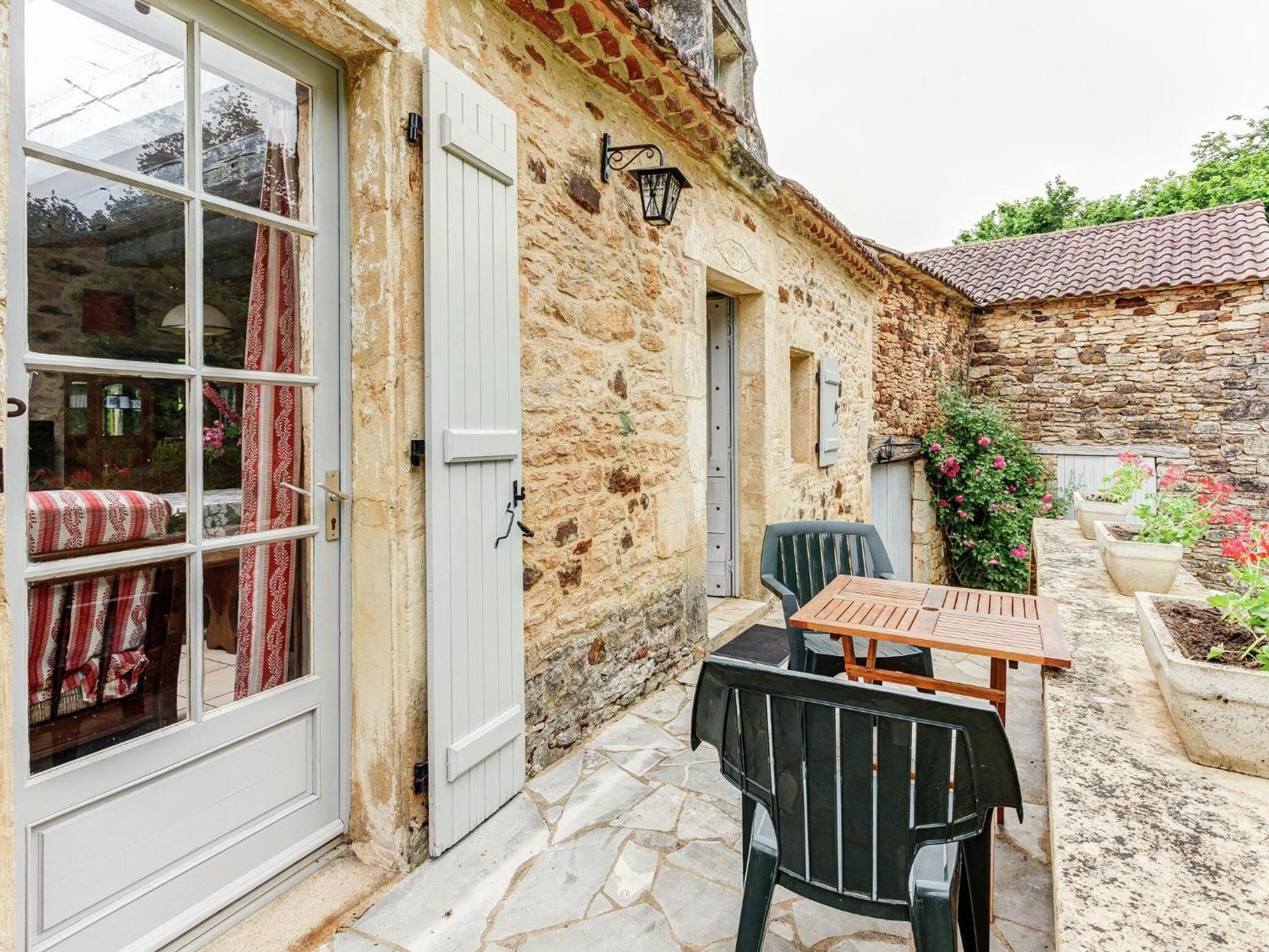 Cosy Holiday Home In Lantheuil With Garden Villefranche-du-Perigord Ngoại thất bức ảnh