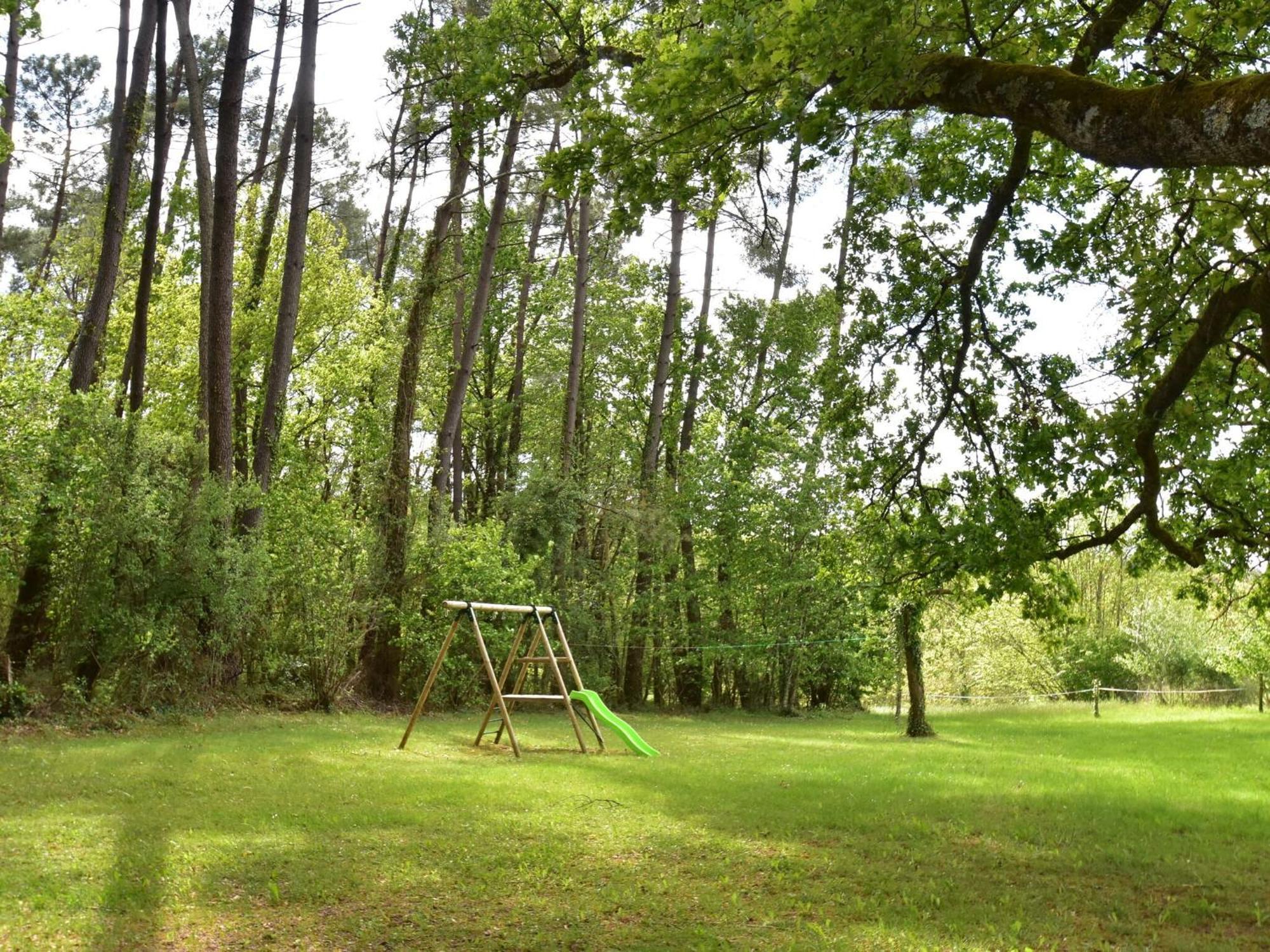 Cosy Holiday Home In Lantheuil With Garden Villefranche-du-Perigord Ngoại thất bức ảnh