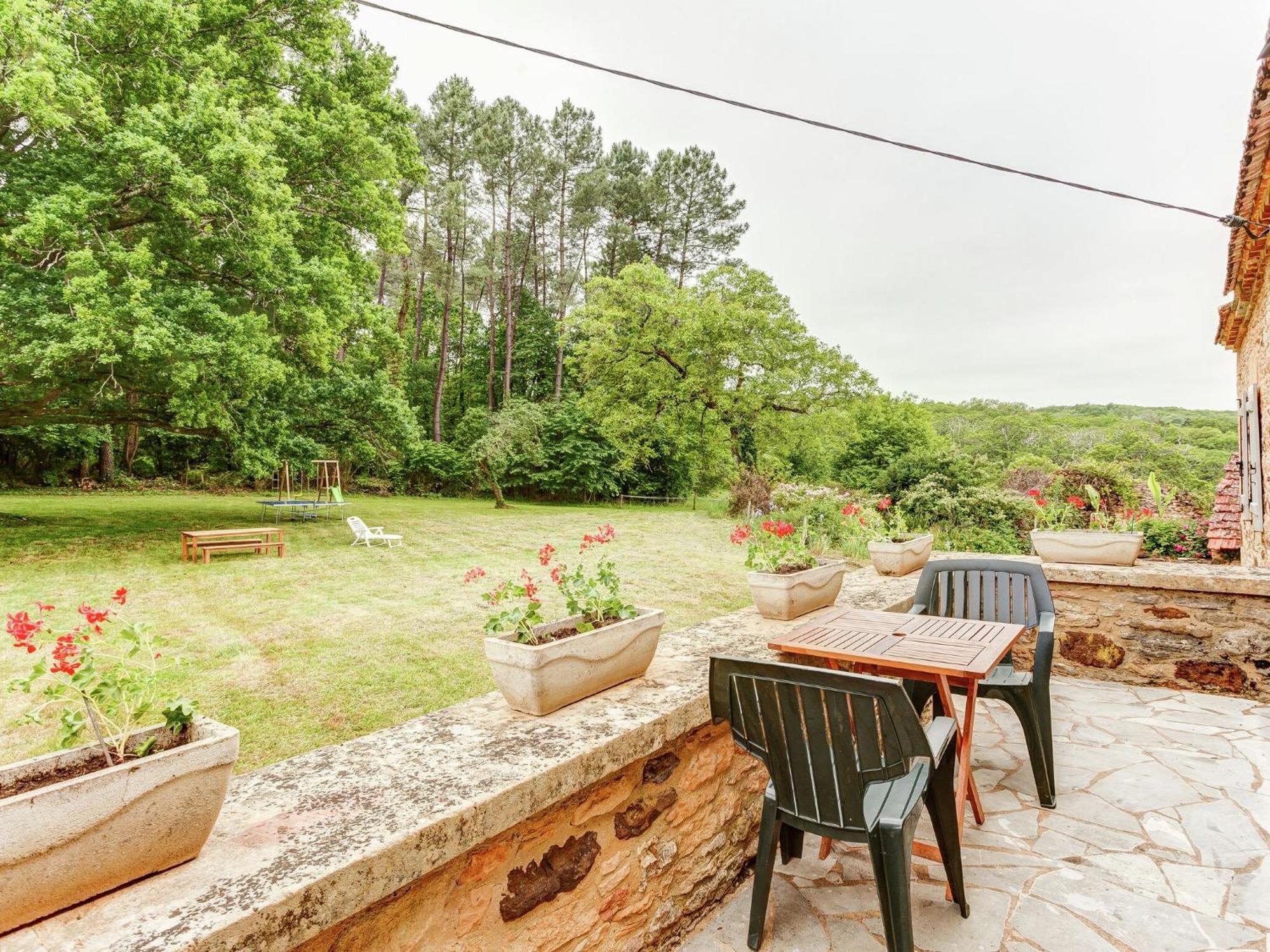 Cosy Holiday Home In Lantheuil With Garden Villefranche-du-Perigord Ngoại thất bức ảnh