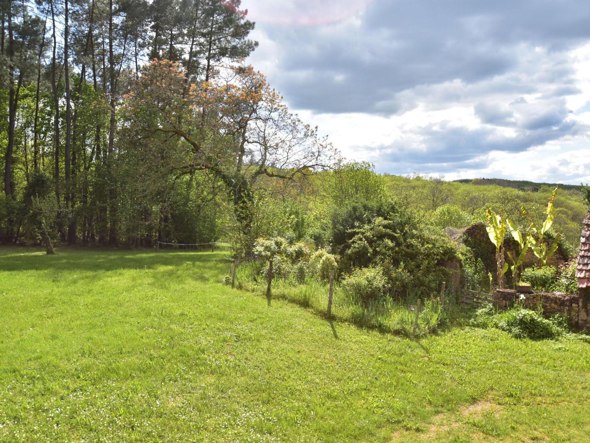 Cosy Holiday Home In Lantheuil With Garden Villefranche-du-Perigord Ngoại thất bức ảnh