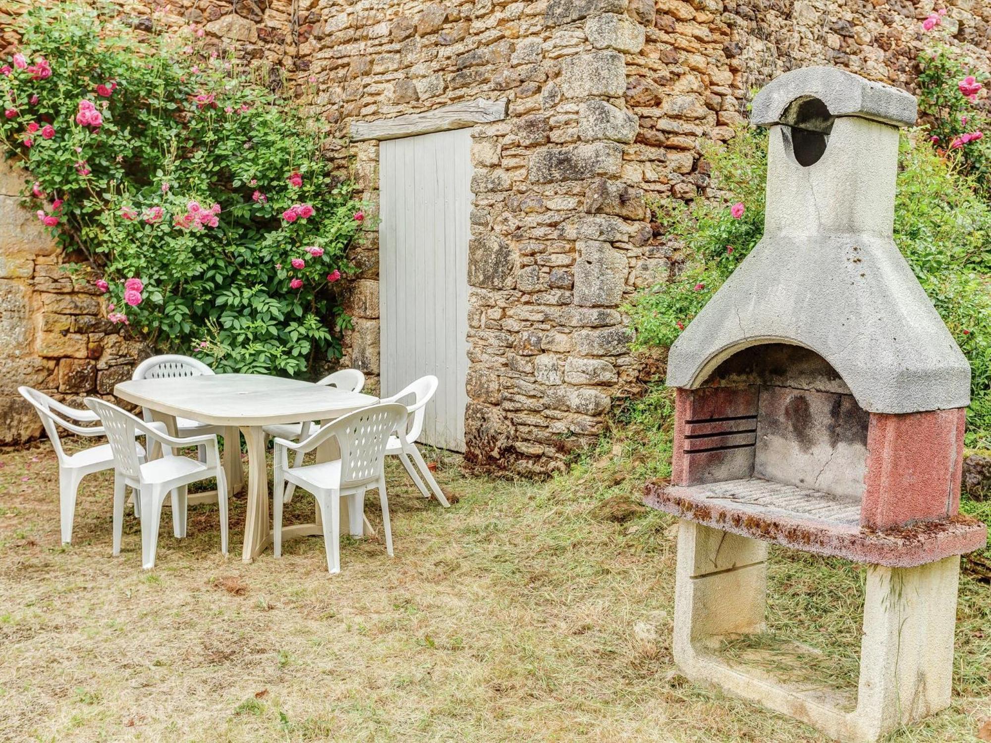 Cosy Holiday Home In Lantheuil With Garden Villefranche-du-Perigord Ngoại thất bức ảnh