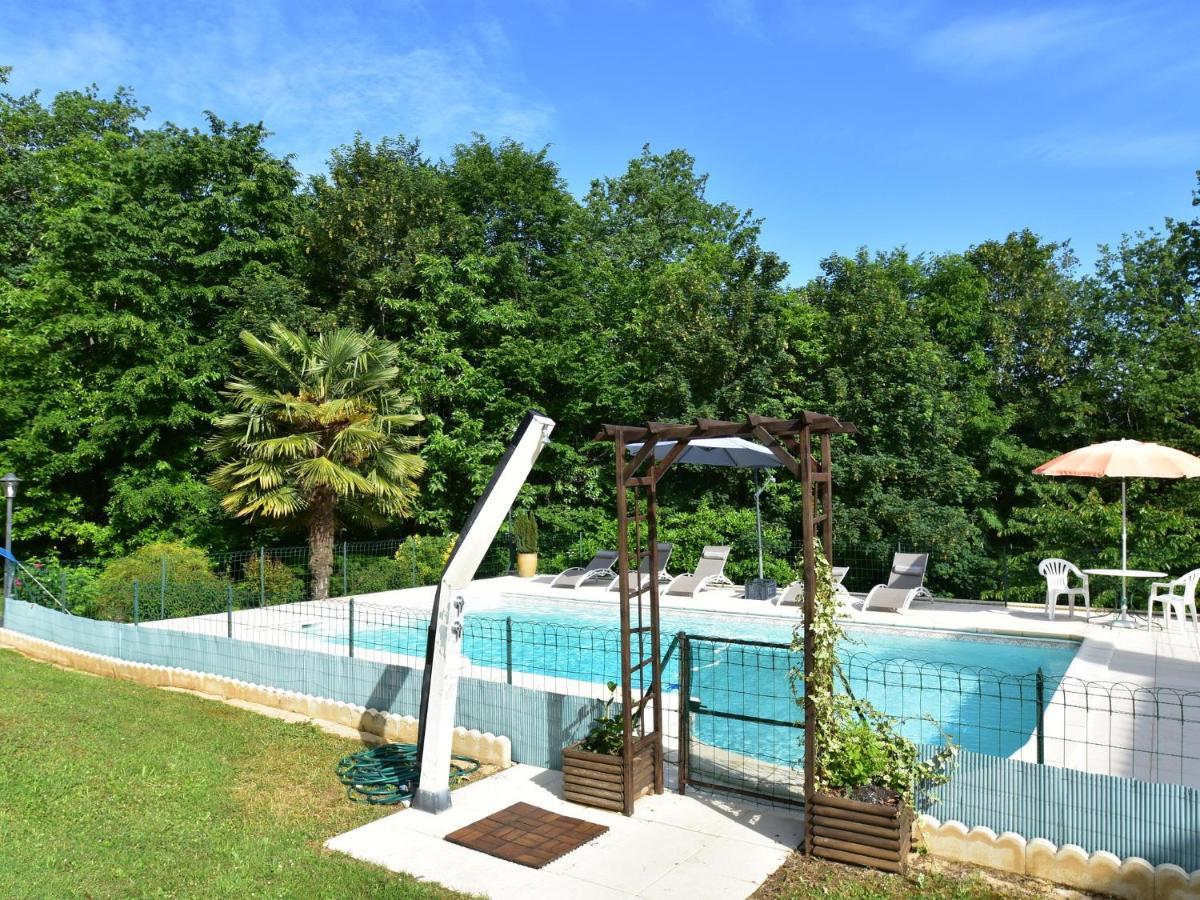 Cosy Holiday Home In Lantheuil With Garden Villefranche-du-Perigord Ngoại thất bức ảnh